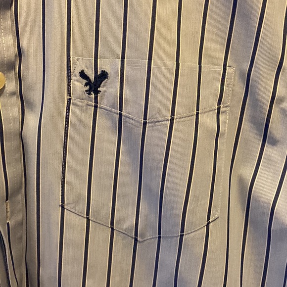 A button down vintage fit from American Eagle - Picture 2 of 5
